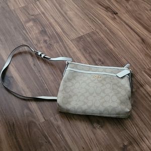 Coach med sized crossbody w/matching wristlet